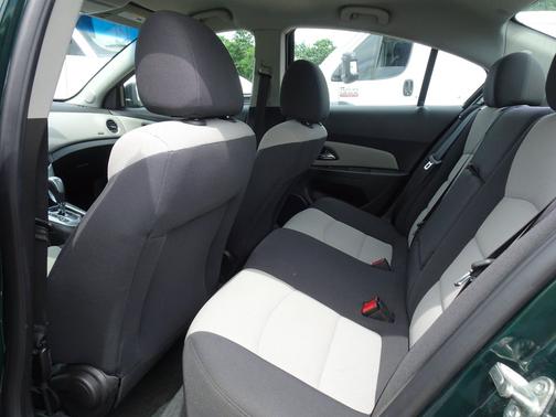 Rainforest Green Metallic 2014 Chevrolet Cruze LS