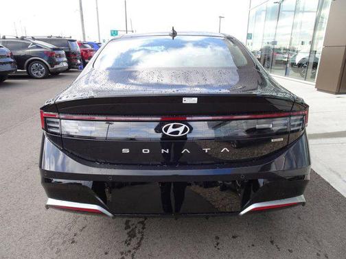 2025 Hyundai SONATA Hybrid Limited