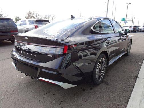 2025 Hyundai SONATA Hybrid Limited