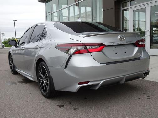 Celestial Silver Metallic 2021 Toyota Camry SE