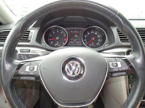 2018 Volkswagen Passat 2.0T SE