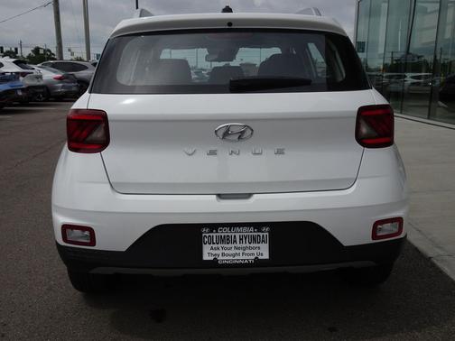 Lunar White 2026 Hyundai VENUE SEL