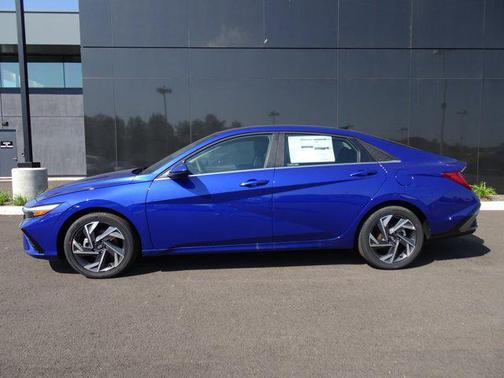 2025 Hyundai ELANTRA SEL