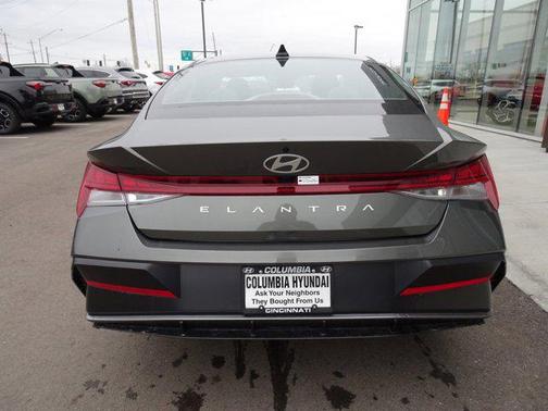 2025 Hyundai ELANTRA SEL