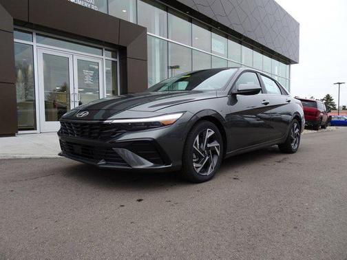 2025 Hyundai ELANTRA SEL