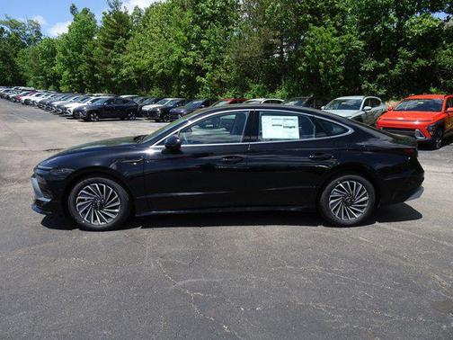 2025 Hyundai SONATA Hybrid Limited