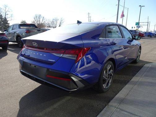2025 Hyundai ELANTRA Limited