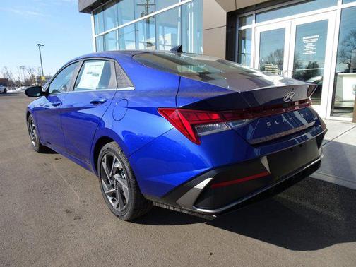 2025 Hyundai ELANTRA Limited