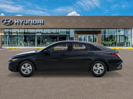 Abyss Black 2026 Hyundai ELANTRA SE