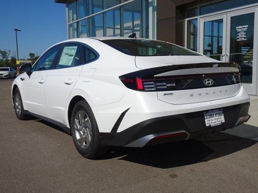 2025 Hyundai SONATA SE