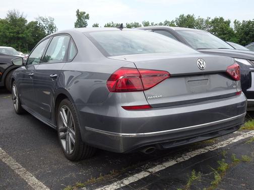 Platinum Gray Metallic 2018 Volkswagen Passat 2.0T R-Line