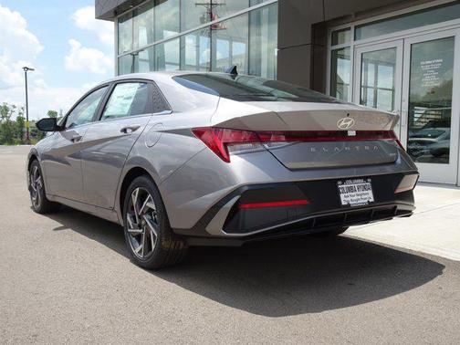 2025 Hyundai ELANTRA Limited