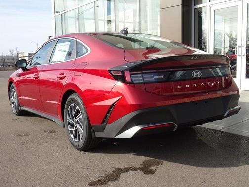 2026 Hyundai SONATA Hybrid Base