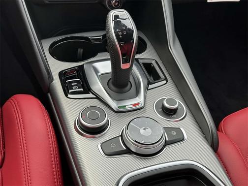 2025 Alfa Romeo Giulia Base