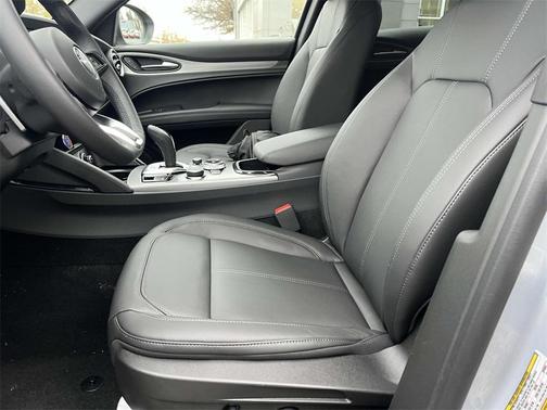2025 Alfa Romeo Stelvio Base