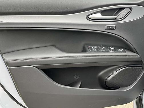 2025 Alfa Romeo Stelvio Base