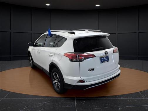 Super White 2018 Toyota RAV4 XLE