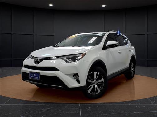 Super White 2018 Toyota RAV4 XLE