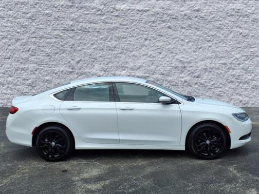 2017 Chrysler 200 LX
