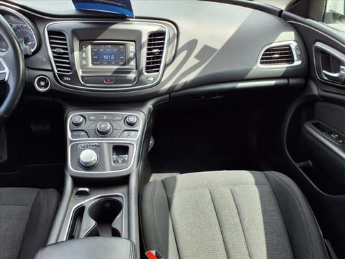 2017 Chrysler 200 LX