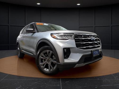 ICONIC SILVER METALLIC 2025 Ford Explorer Active