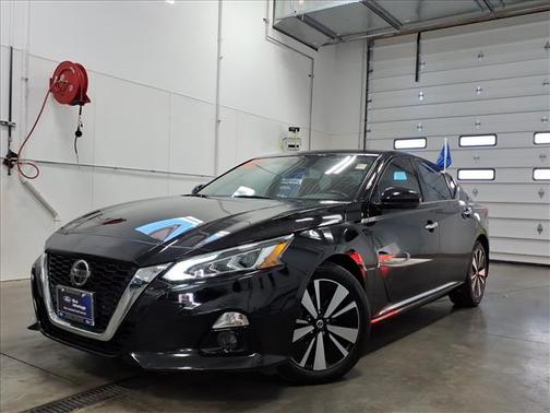 Super Black 2022 Nissan Altima 2.5 SL