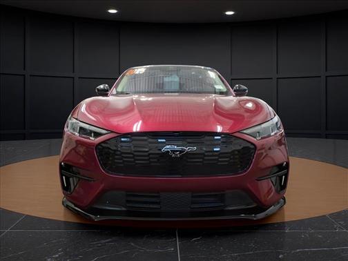 Molten Magenta Metallic Tinted Clearcoat 2025 Ford Mustang Mach-E Premium
