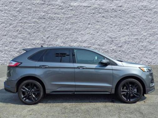 2022 Ford Edge ST