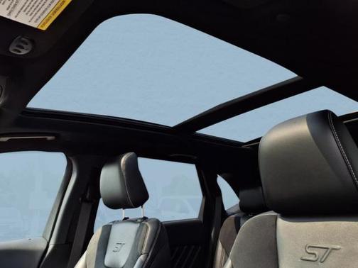 2022 Ford Edge ST