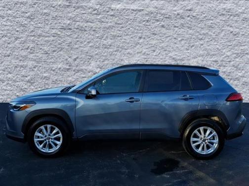 2024 Toyota Corolla Cross LE