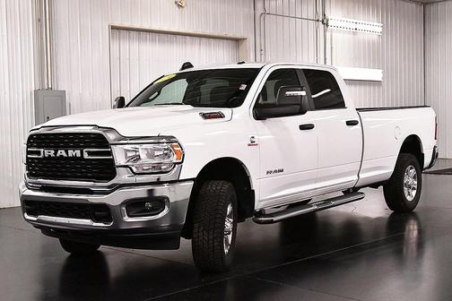 2024 RAM 3500 Big Horn Crew Cab 4x4 8' Box