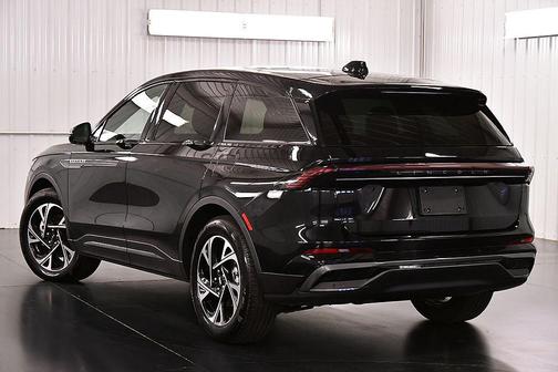 Infinite Black Metallic Clearcoat 2025 Lincoln Nautilus Premiere