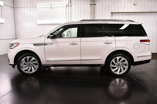 2024 Lincoln Navigator Premiere