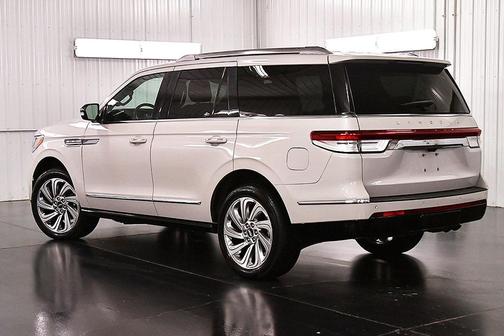 2024 Lincoln Navigator Premiere
