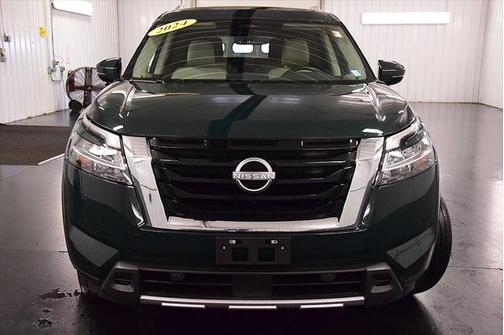 2023 Nissan Pathfinder SL 4WD