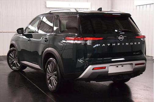 2023 Nissan Pathfinder SL 4WD