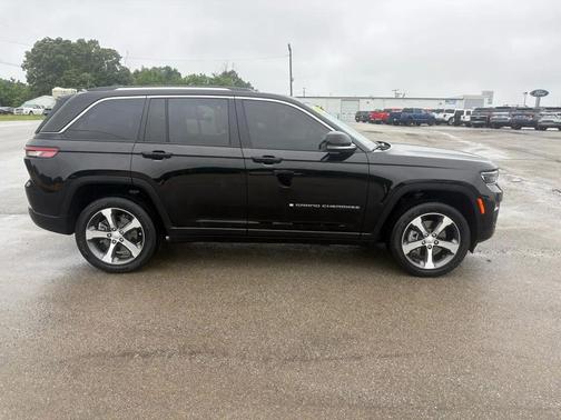 Diamond Black Crystal Pearlcoat 2022 Jeep Grand Cherokee 4xe Base