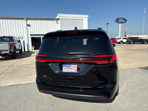 2026 Chrysler Pacifica Limited