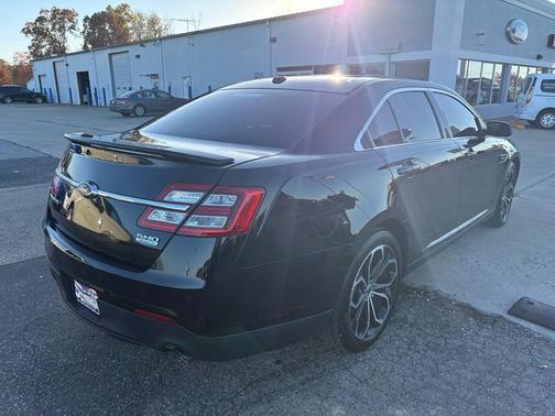 2016 Ford Taurus SHO