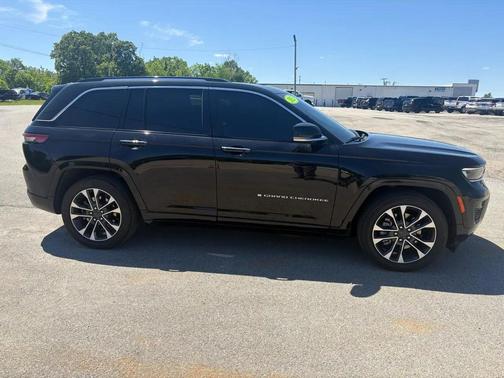Diamond Black Crystal Pearlcoat 2023 Jeep Grand Cherokee 4xe Overland