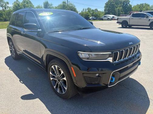 Diamond Black Crystal Pearlcoat 2023 Jeep Grand Cherokee 4xe Overland
