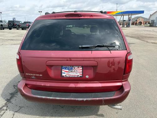 Red 2005 Dodge Caravan 4dr Grand SXT