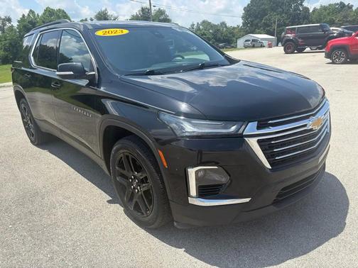 Mosaic Black Metallic 2023 Chevrolet Traverse LT Cloth