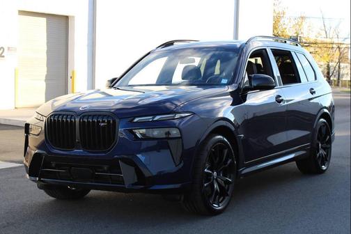 2023 BMW X7 M60i