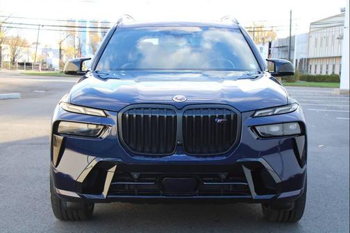 2023 BMW X7 M60i