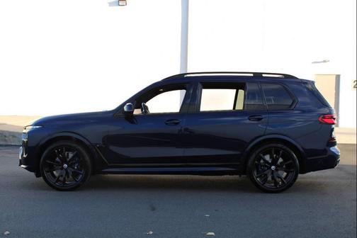2023 BMW X7 M60i
