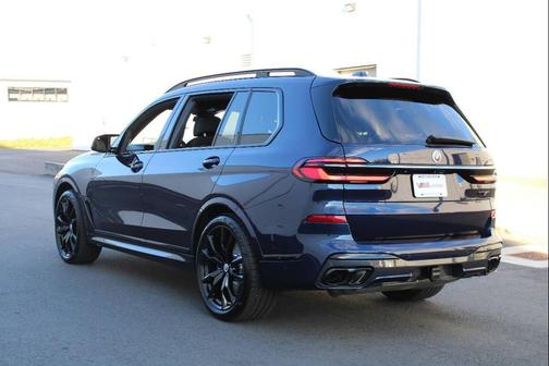 2023 BMW X7 M60i