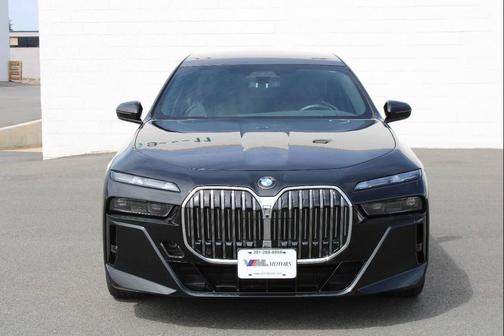 Black Sapphire Metallic 2023 BMW 740 i