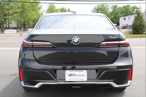 Black Sapphire Metallic 2023 BMW 740 i