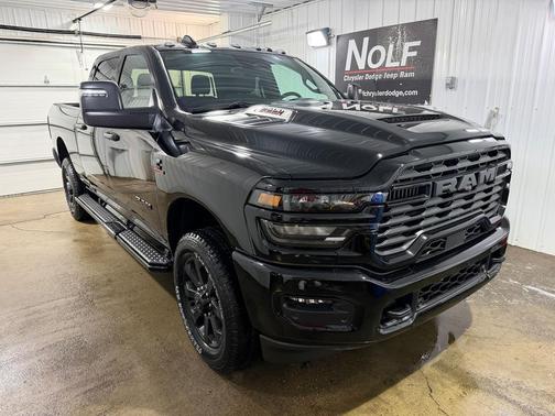 Diamond Black Crystal Pearlcoat 2026 RAM 2500 Big Horn Crew Cab 4x4 6'4' Box